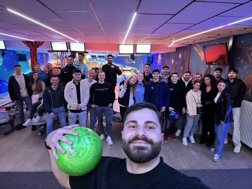 Bowling Junge Gruppe Biberach mit Sinan | © © GdP-BW 2024 - alle Rechte vorbehalten