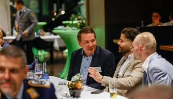 v.l. Oliver Hildenbrand (MdL und stellv. Fraktionsvorsitzender Bündnis90/die Grünen) - Sinan Toksoy (stellv. Vorsitzender JG BG Stuttgart) - Tobias Haarseim (stellv. Landesjugendvorsitzender JG BW) | © © GdP-BW 2024 - alle Rechte vorbehalten / Fotografin: Lena Lux