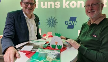 Martin Zerrinius und Alois Niecholat am Stand der GdP | © © GdP-BW 2025 (Zerrinius) - alle Rechte vorbehalten