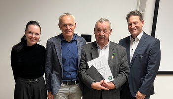 unser neues Ehrenmitglied Walter Burkart: v.l. Melissa Hennig, Peter Scherer, Walter Burkart, Tim Wolter | © © GdP-BW 2025 - alle Rechte vorbehalten | Vogt