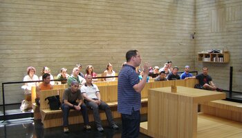 Mit Henry in der Synagoge der Uni Tel Aviv | © Foto: GdP
