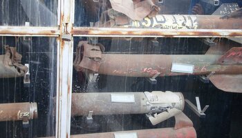Reste von Hamas-Raketen auf Sderot in der Polizeistation | © Foto: GdP