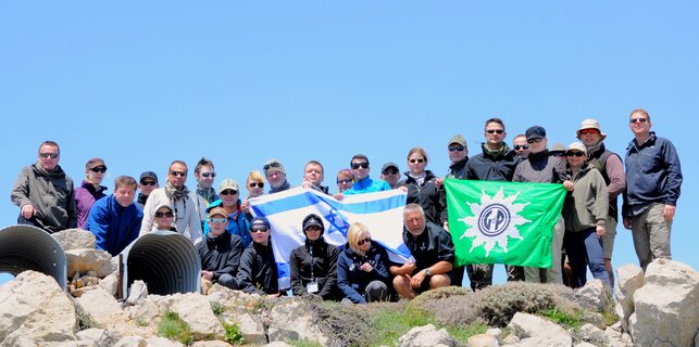 r Aufstieg ist geschafft – unsere Gruppe im Sperrgebiet auf dem Mt. Hermon mit Blick nach Syrien | © Foto: GdP