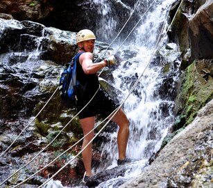 Eine nasse Angelegenheit – Abseilen im Wasserfall | © Foto: GdP