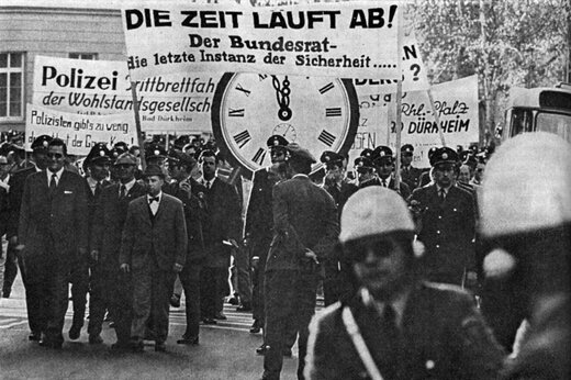 1971: GdP-Demonstration in Wiesbaden im Zuge der bundesweiten Protestwelle nach Übertragung der Besoldungszuständigkeit | © DP