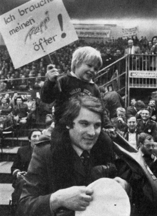1980: Kundgebung nach einer Großdemonstration für Verbesserungen im Wechselschichtdienst mit 7.000 Polizeibeamten in Köln | © DP