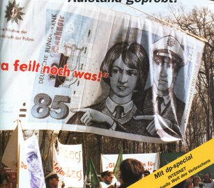 1998: Demonstration für die Angleichung der Gehälter in Ost und West | © DP
