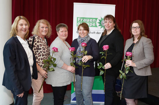 2018: Der Geschäftsführende Bundesfrauenvorstand mit dem zuständigen GBV-Mitglied Elke Gündner-Ede (l.) nach der Wahl auf der 7. Bundesfrauenkonferenz | © GdP/Hagen Immel