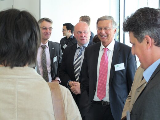 2014: Parlamentarisches Frühstück: Wolfgang Bosbach (r., CDU), Vorsitzender des Bundestagsinnenausschusses, bei seiner GdP-Stippvisite mit Jörg Bruchmüller (l.) und Dietmar Schilff | © GdP/Zielasko