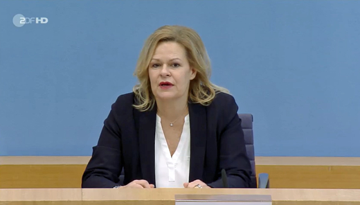 © Bundesinnenministerin Nancy Faeser bei der Vorstellung der PKS 2022. Screenshot BPK