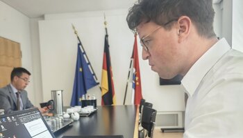 Sebastian Schubert platzierte im Gespräch Eure Fragen | © GdP Hessen