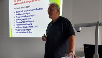 Ewald Gerk beim Vortrag zum Thema Vorsorgen | © Martin Zerrinius