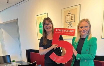 Susann Neuber und Carolin Gütschow der GdP-Frauengruppe | © Bild: GdP Sachsen