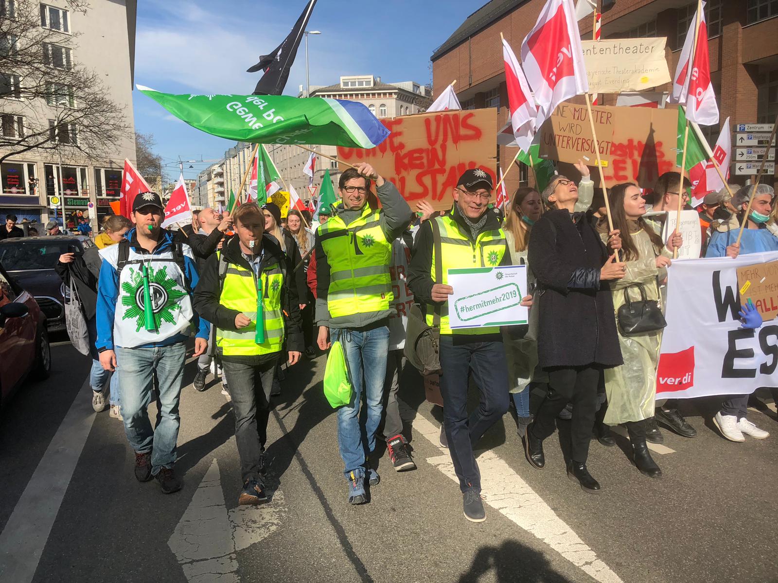 München: Demonatrationszug vom DGB-Haus zur Kundgebung