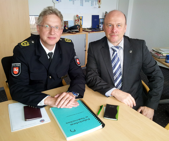 Landespolizeidirektor Knut Lindenau und Dietmar Schilff