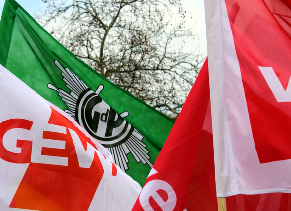 Flaggen der GEW, GdP und ver.di. Foto: CH
