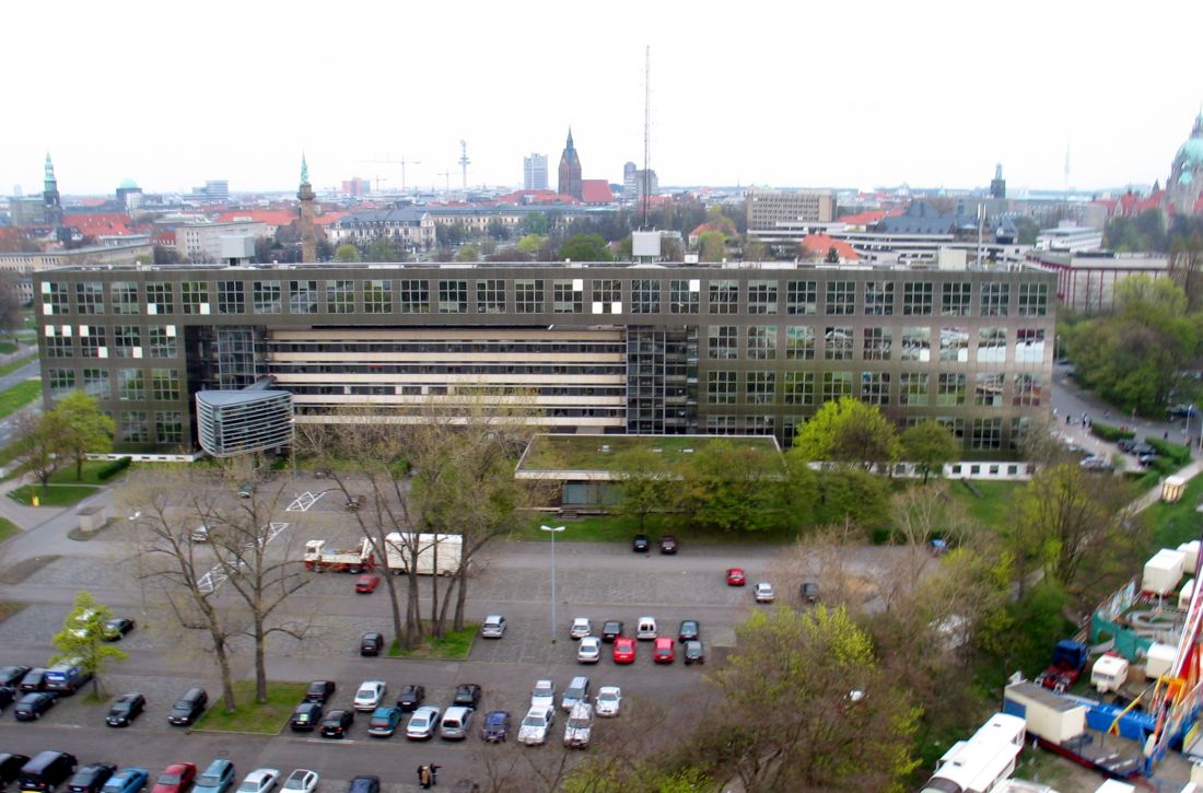 Das Behördenhaus beherbergt einen Teil des LKA Niedersachsen. Der Platz hat indessen noch nie für alle Organisationseinheiten gereicht. Foto: UR