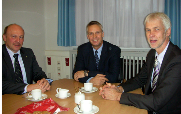 V.l.: GdP-Landesvorsitzender Dietmar Schilff, PP der PD Hannover, Axel Brockmann, PVP Thomas Rochell (Foto: PD, 14.12.2011)