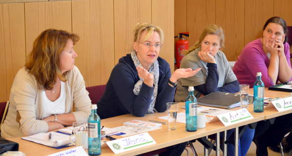 V.l.: Ilona Müller und Anja Surkau auf der Arbeitstagung der Frauengruppe auf Bundesebene in Berlin-Spandau. Foto: Annette Terweide  