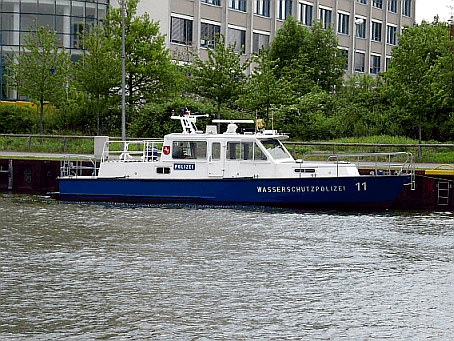 Sparopfer: WSP im Binnenland geschliffen. WSP 11 auf dem Mittellandkanal in Hannover (Foto: UR, Archiv, 2005)