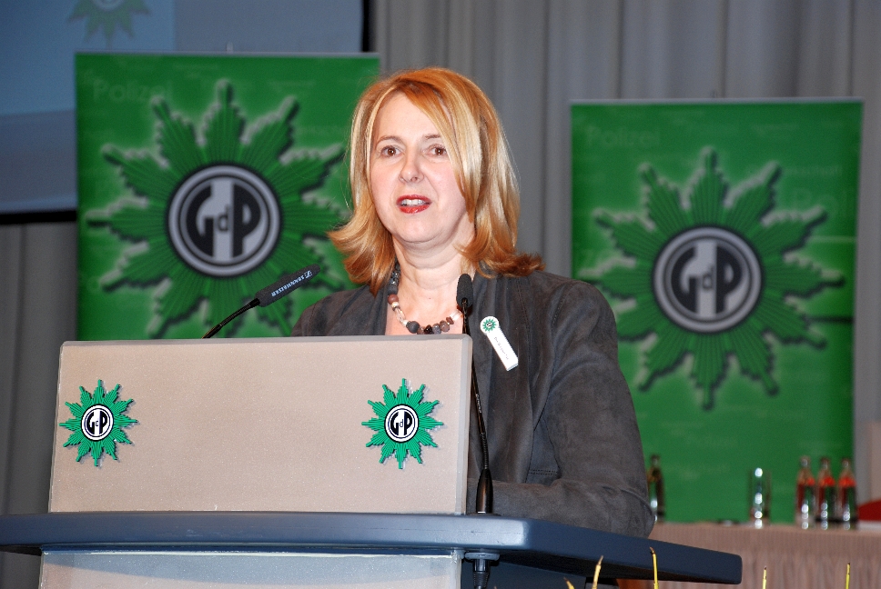 Elke Gündner-Ede nach ihrer Wiederwahl in den Geschäftsführenden Bundesvorstand am 22.11.2010 (Foto: GdP/UR)