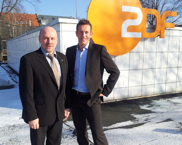 Dietmar Schilff (li.) und Hans-Peter Trojek auf dem Dach des ZDF-Studios Hannover. Foto: Christian Hoffmann