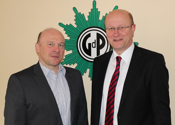 SPD-Abgeordneter Karsten Becker, Mitglied des Innenausschusses, und Dietmar Schilff, GdP Landesvorsitzender